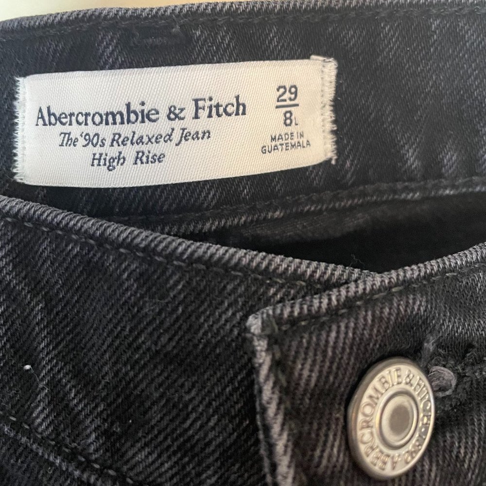 Abercrombie & Fitch 90's Relaxed Jean High Rise- 29 L